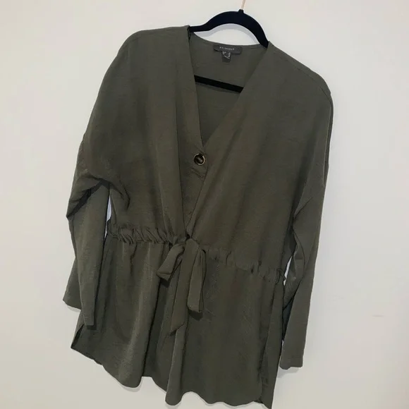 Gently worn green Primark blouse size 12. - Picture 5 of 8